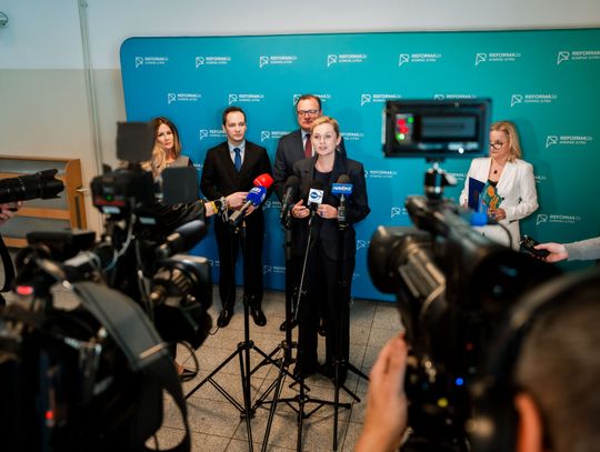 Konferencja prasowa z minister edukacji narodowej, Barbarą Nowacką (zdjęcia)