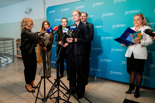 Konferencja prasowa z minister edukacji narodowej, Barbarą Nowacką (zdjęcia)