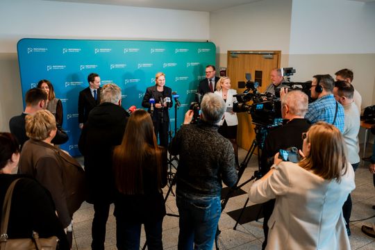 Konferencja prasowa z minister edukacji narodowej, Barbarą Nowacką (zdjęcia)