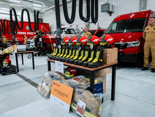 Przekazanie sprzętu jednostkom terenowym Państwowej Straży Pożarnej (zdjęcia)
