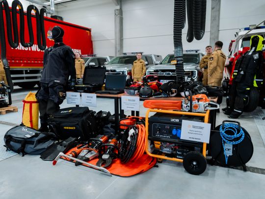 Przekazanie sprzętu jednostkom terenowym Państwowej Straży Pożarnej (zdjęcia)