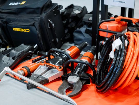 Przekazanie sprzętu jednostkom terenowym Państwowej Straży Pożarnej (zdjęcia)