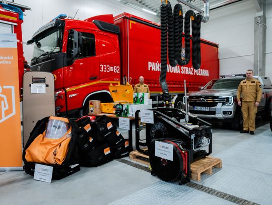 Przekazanie sprzętu jednostkom terenowym Państwowej Straży Pożarnej (zdjęcia)
