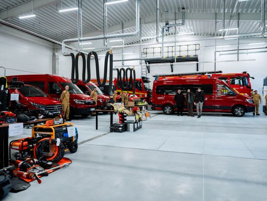 Przekazanie sprzętu jednostkom terenowym Państwowej Straży Pożarnej (zdjęcia)