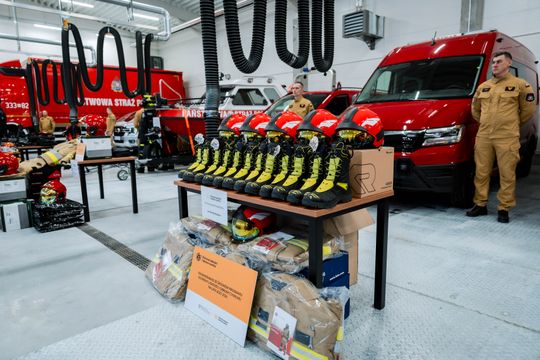 Przekazanie sprzętu jednostkom terenowym Państwowej Straży Pożarnej (zdjęcia)