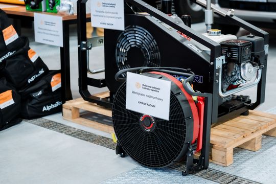 Przekazanie sprzętu jednostkom terenowym Państwowej Straży Pożarnej (zdjęcia)