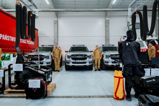 Przekazanie sprzętu jednostkom terenowym Państwowej Straży Pożarnej (zdjęcia)