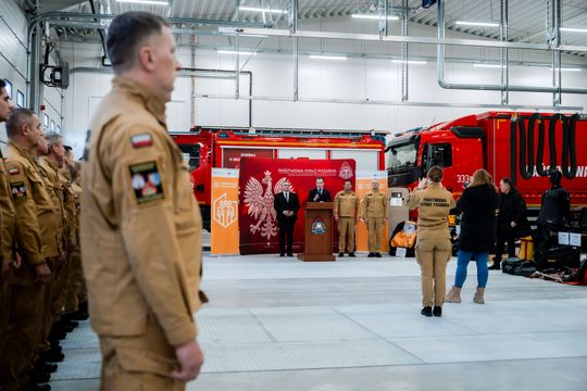 Przekazanie sprzętu jednostkom terenowym Państwowej Straży Pożarnej (zdjęcia)