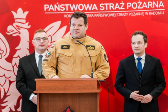 Przekazanie sprzętu jednostkom terenowym Państwowej Straży Pożarnej (zdjęcia)