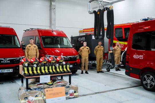 Przekazanie sprzętu jednostkom terenowym Państwowej Straży Pożarnej (zdjęcia)