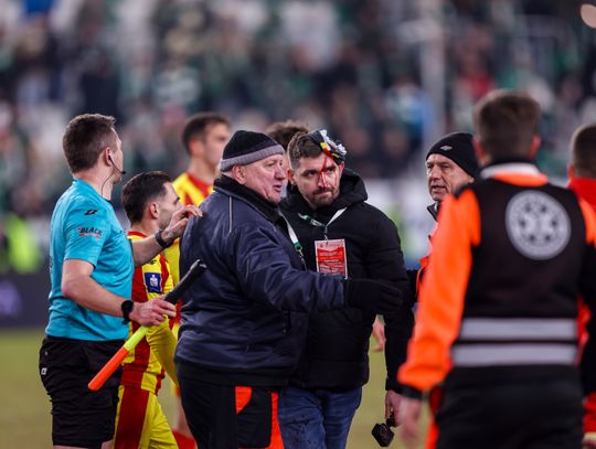 Awantura na boisku po meczu Radomiak - Korona (zdjęcia) Awantura na boisku po meczu Radomiak - Korona (zdjęcia)