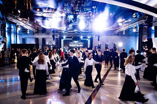 Studniówka II Liceum Ogólnokształcącego im. Marii Konopnickiej (zdjęcia)