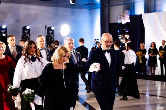 Studniówka II Liceum Ogólnokształcącego im. Marii Konopnickiej (zdjęcia)