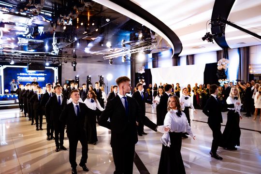 Studniówka II Liceum Ogólnokształcącego im. Marii Konopnickiej (zdjęcia)