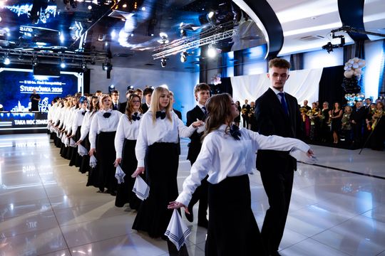 Studniówka II Liceum Ogólnokształcącego im. Marii Konopnickiej (zdjęcia)