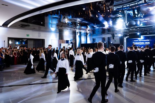 Studniówka II Liceum Ogólnokształcącego im. Marii Konopnickiej (zdjęcia)