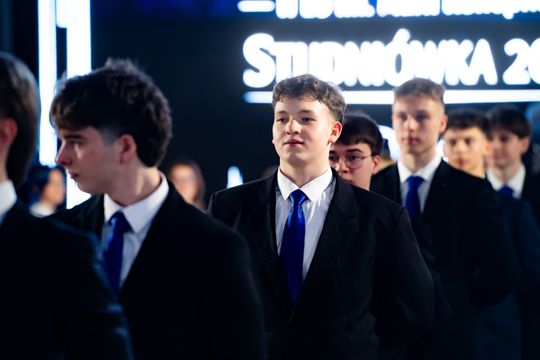 Studniówka II Liceum Ogólnokształcącego im. Marii Konopnickiej (zdjęcia)