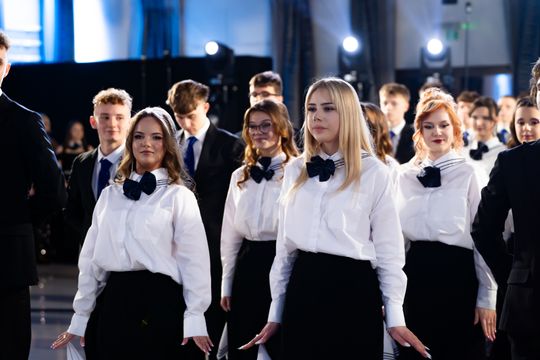 Studniówka II Liceum Ogólnokształcącego im. Marii Konopnickiej (zdjęcia)