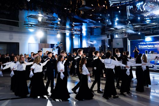 Studniówka II Liceum Ogólnokształcącego im. Marii Konopnickiej (zdjęcia)