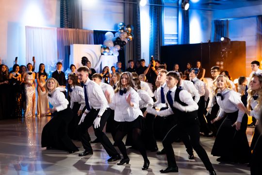 Studniówka II Liceum Ogólnokształcącego im. Marii Konopnickiej (zdjęcia)