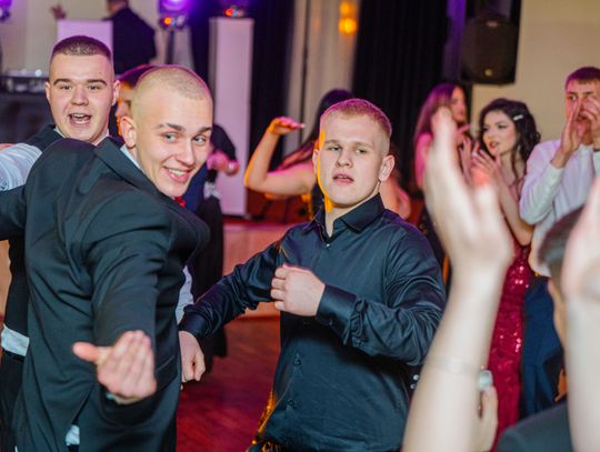 Studniówka Zespołu Szków im. Korpusu Ochrony Pogranicza w Szydłowcu (zdjęcia)