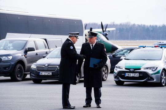 Uroczyste przekazanie dowodzenia 42. Bazą Lotnictwa Szkolnego w Radomiu (zdjęcia)