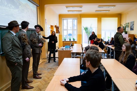 ,,Co w lesie huczy,, - pokaz i lekcja z sokolnikami w Liceum Czachowskiego w Radomiu ( zdjęcia)