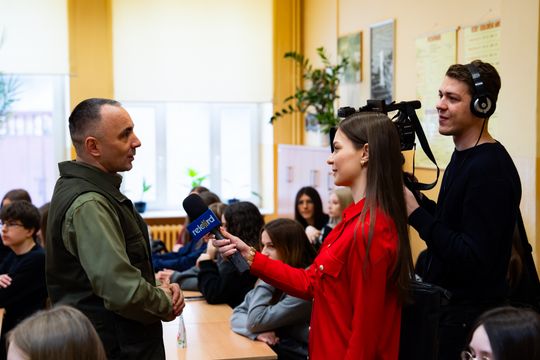 ,,Co w lesie huczy,, - pokaz i lekcja z sokolnikami w Liceum Czachowskiego w Radomiu ( zdjęcia)