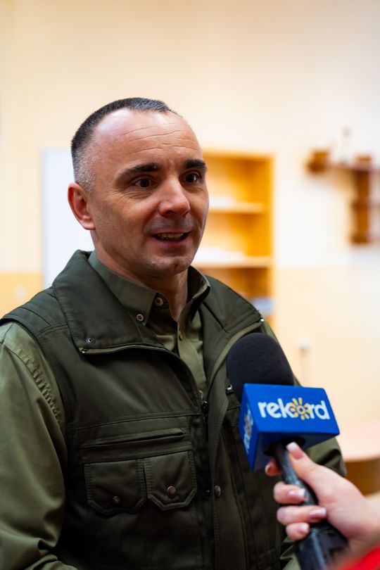 ,,Co w lesie huczy,, - pokaz i lekcja z sokolnikami w Liceum Czachowskiego w Radomiu ( zdjęcia)