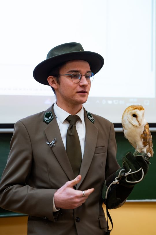 ,,Co w lesie huczy,, - pokaz i lekcja z sokolnikami w Liceum Czachowskiego w Radomiu ( zdjęcia)