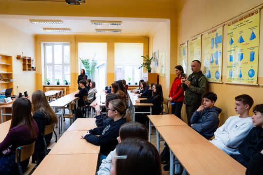 ,,Co w lesie huczy,, - pokaz i lekcja z sokolnikami w Liceum Czachowskiego w Radomiu ( zdjęcia)