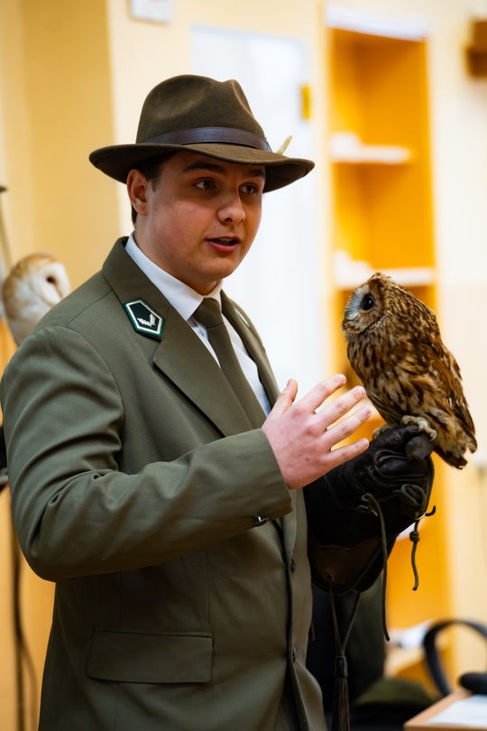 ,,Co w lesie huczy,, - pokaz i lekcja z sokolnikami w Liceum Czachowskiego w Radomiu ( zdjęcia)