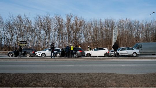 Zderzenie pięciu samochodów na ul. Żółkiewskiego (zdjęcia)