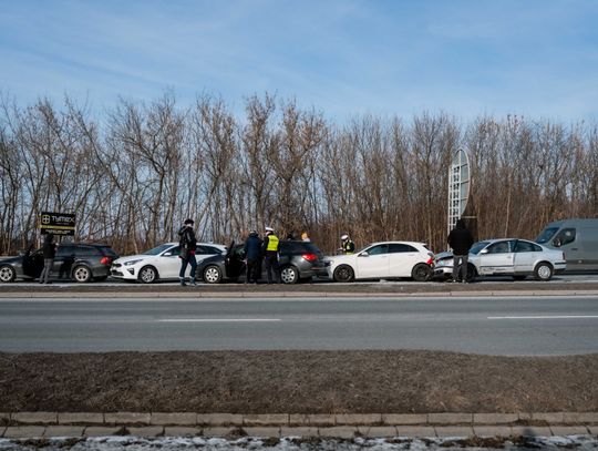 Zderzenie pięciu samochodów na ul. Żółkiewskiego (zdjęcia)