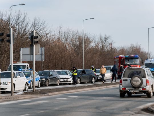 Zderzenie pięciu samochodów na ul. Żółkiewskiego (zdjęcia)
