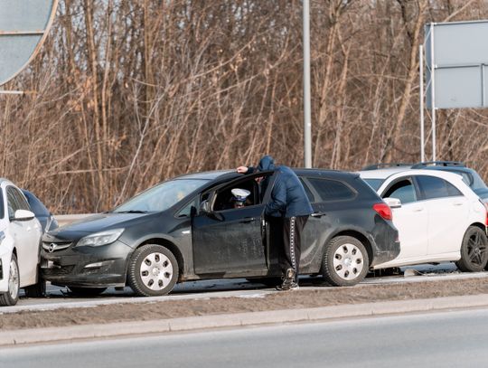 Zderzenie pięciu samochodów na ul. Żółkiewskiego (zdjęcia)