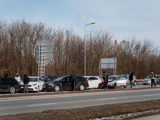 Zderzenie pięciu samochodów na ul. Żółkiewskiego (zdjęcia)