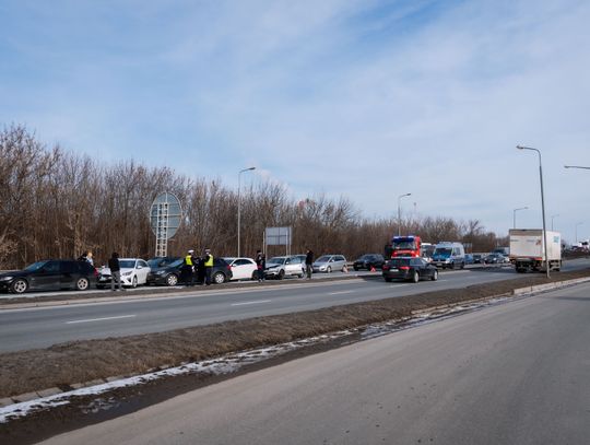 Zderzenie pięciu samochodów na ul. Żółkiewskiego (zdjęcia)