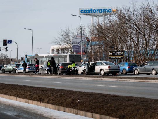 Zderzenie pięciu samochodów na ul. Żółkiewskiego (zdjęcia)