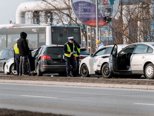 Zderzenie pięciu samochodów na ul. Żółkiewskiego (zdjęcia)