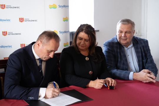  Podpisanie porozumienia między MZDW i Gminą Szydłowiec (zdjęcia)