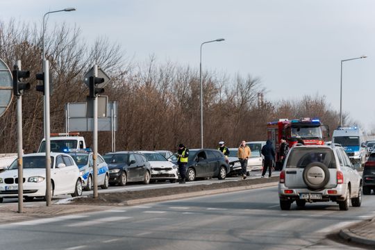 Zderzenie pięciu samochodów na ul. Żółkiewskiego (zdjęcia)