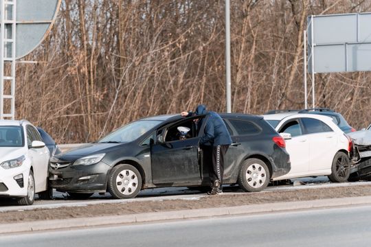 Zderzenie pięciu samochodów na ul. Żółkiewskiego (zdjęcia)