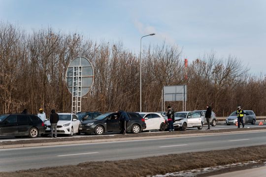 Zderzenie pięciu samochodów na ul. Żółkiewskiego (zdjęcia)