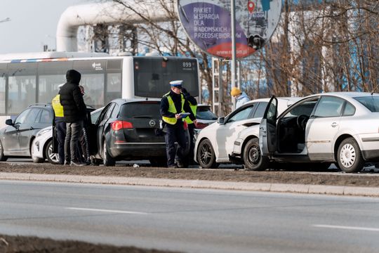 Zderzenie pięciu samochodów na ul. Żółkiewskiego (zdjęcia)