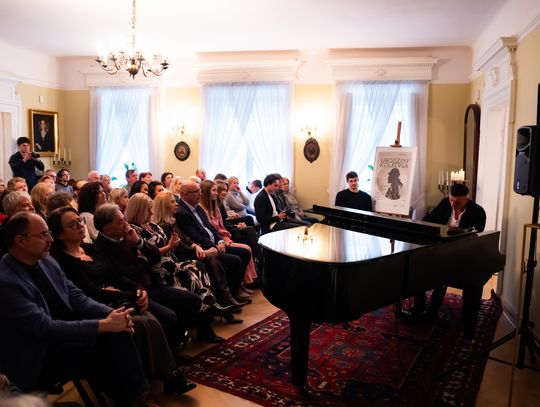 Wernisaż wystawy i koncert muzyki filmowej w Muzeum im. Oskara Kolberka w Przysusze (zdjęcia)