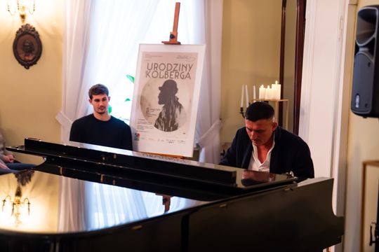 Wernisaż wystawy i koncert muzyki filmowej w Muzeum im. Oskara Kolberka w Przysusze (zdjęcia)