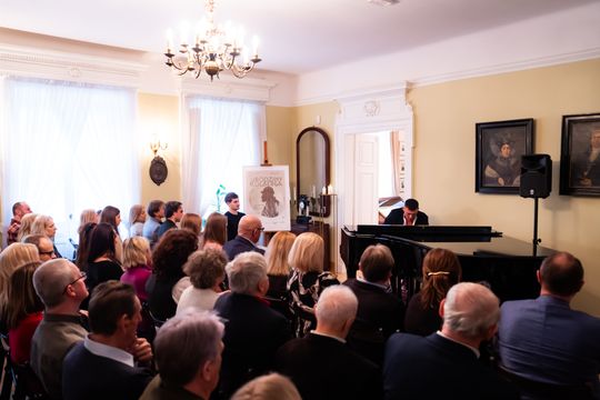 Wernisaż wystawy i koncert muzyki filmowej w Muzeum im. Oskara Kolberka w Przysusze (zdjęcia)