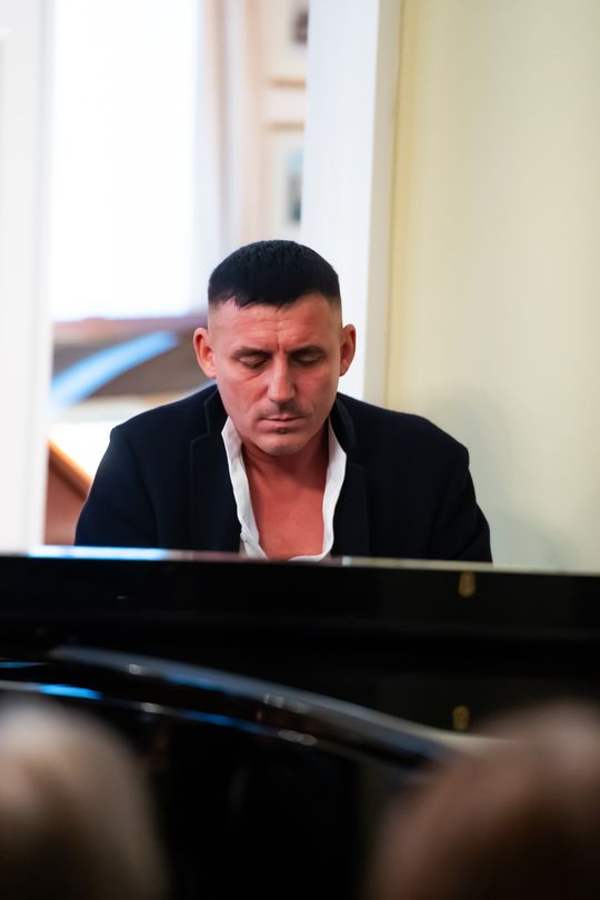 Wernisaż wystawy i koncert muzyki filmowej w Muzeum im. Oskara Kolberka w Przysusze (zdjęcia)