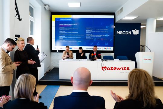 Podpisanie umów na nowe inwestycje w subregionie radomskim (zdjęcia)